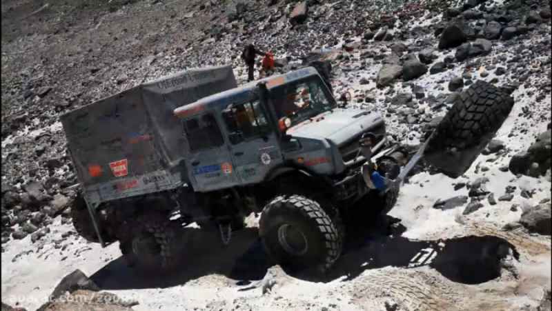 رکوردشکنی مرسدس بنز یونیماگ در سعود از صخره و کوه Mercedes Benz Unimag