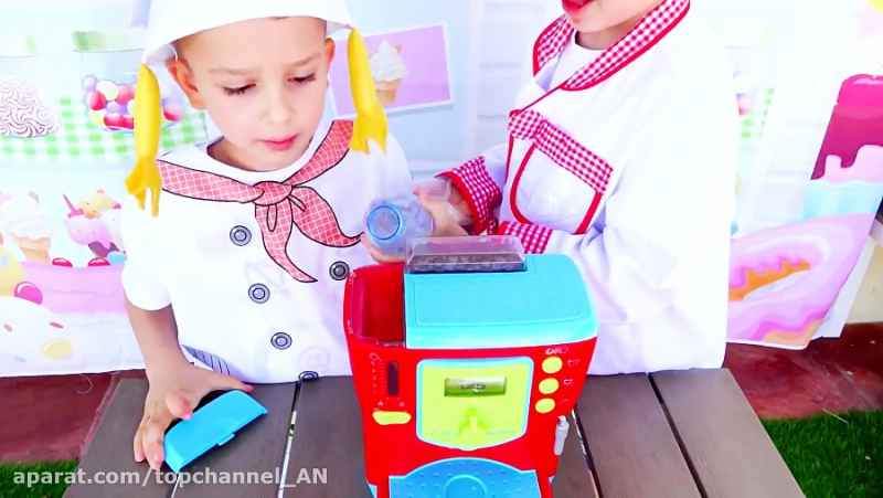 ولاد و نیکیتا _ ولاد و نیکیتا با اسباب بازی های آشپزی بازی میکنند