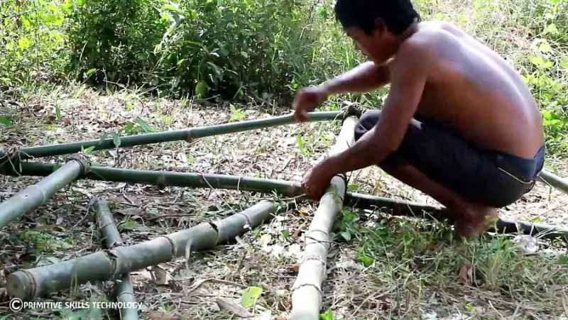 ساخت یک کلبه ابتدایی با استفاده از بامبو و برگ نخل (قسمت اول) | (تکنیک زندگی 36)